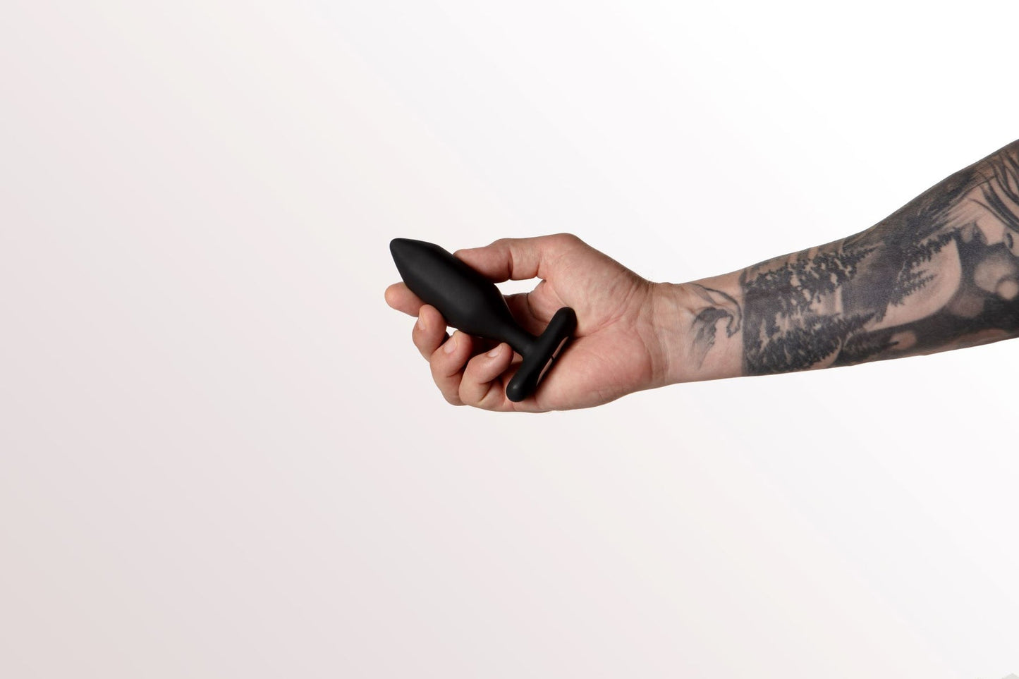 Je Joue Anal Toys Onyx Vibrating Butt Plug Black